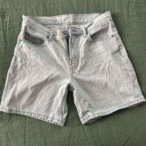 Women’s Light Wash Denim Shorts -